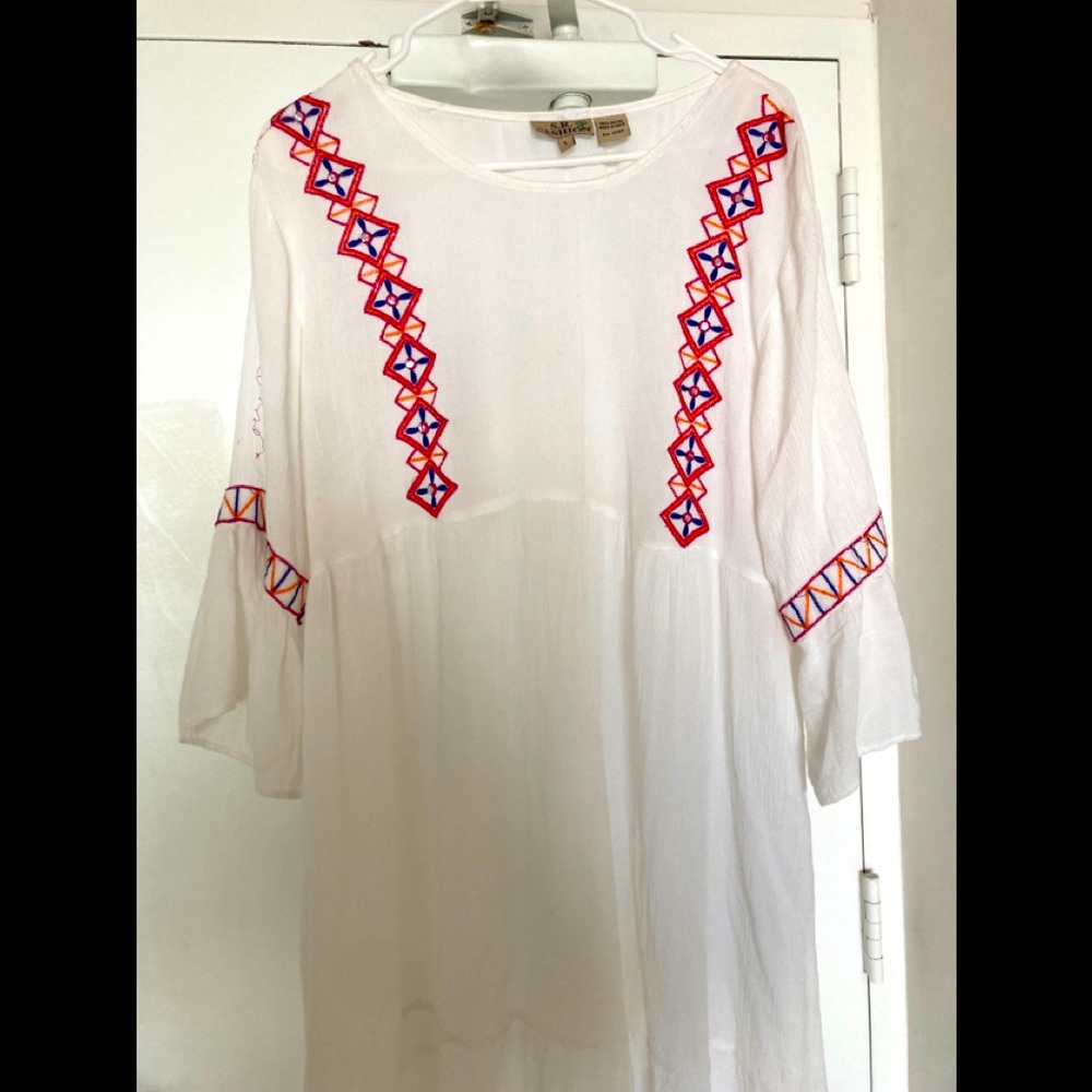 A. F. Fashion white gauze dress size large with some geometric decor. - Picture 3 of 13